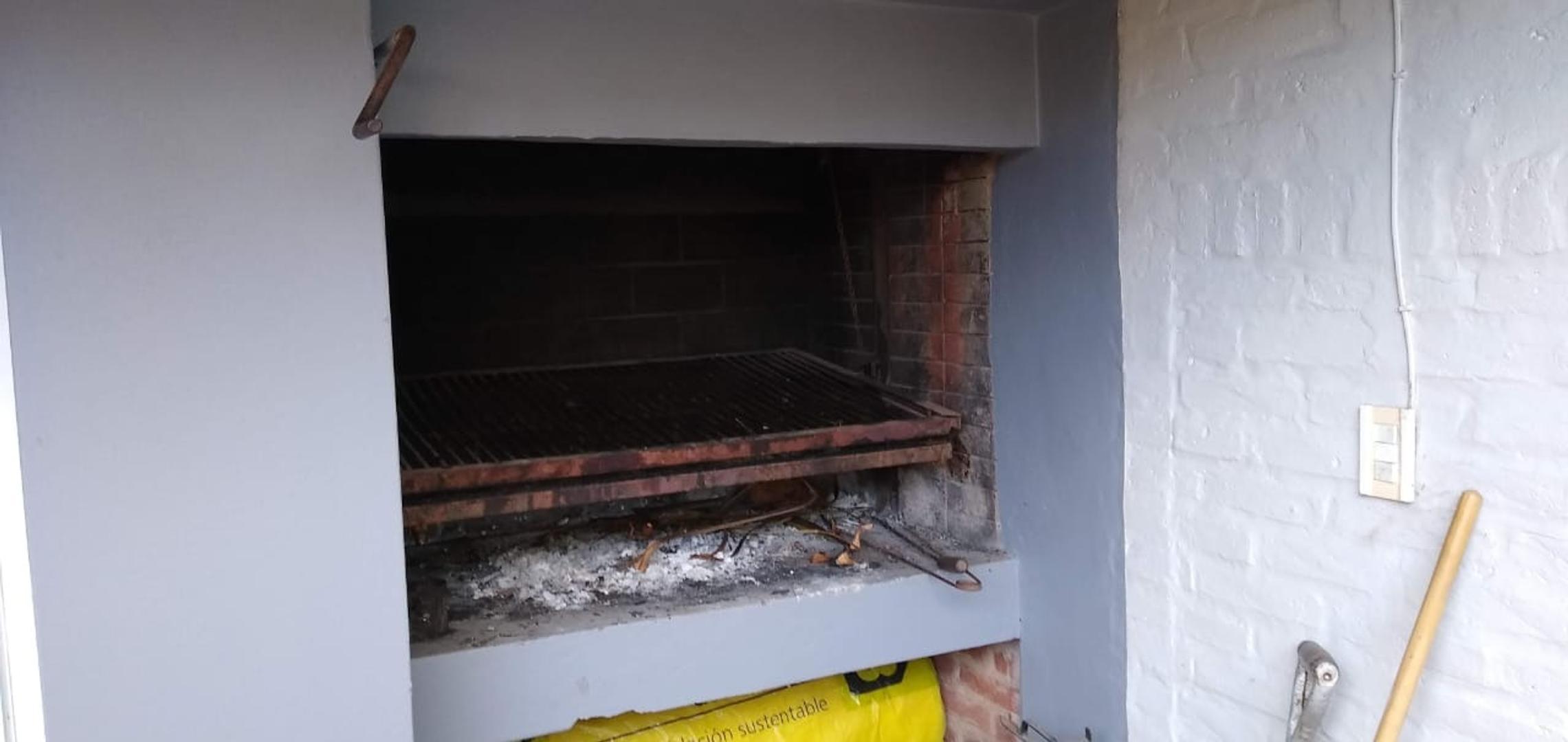 Casa en Alquiler con 2 cocheras