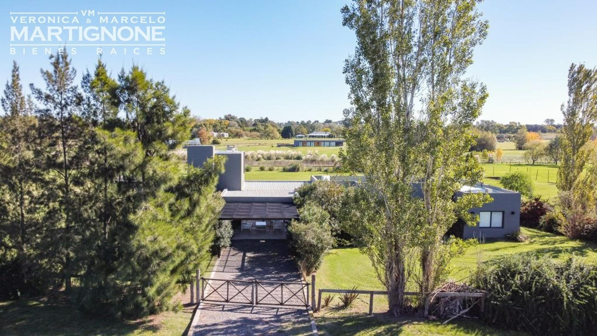 Casa en Venta con 4 cocheras