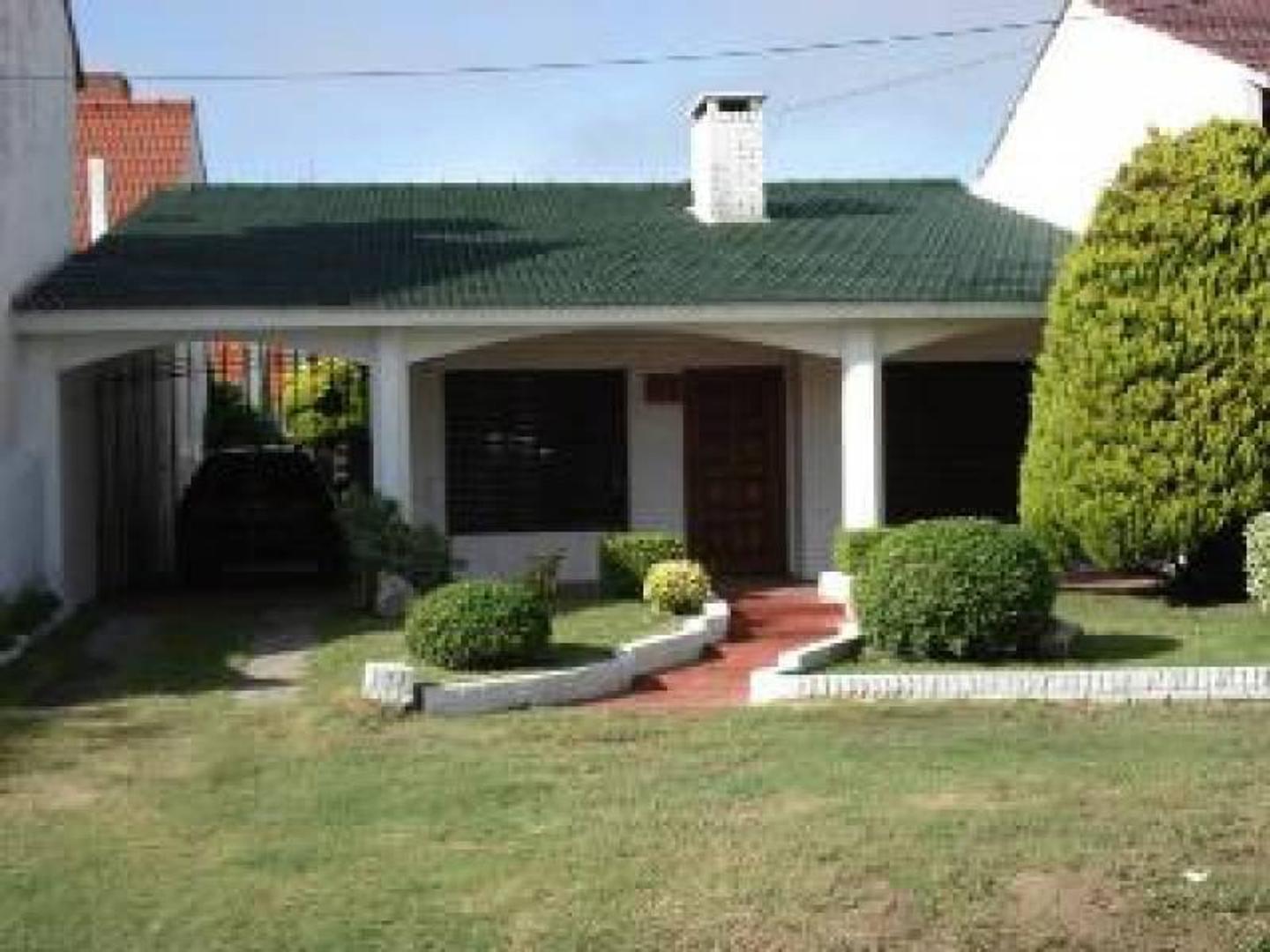 Venta Hermoso Chalet en Mar del Tuyu. A 50 mts del MAR  AP