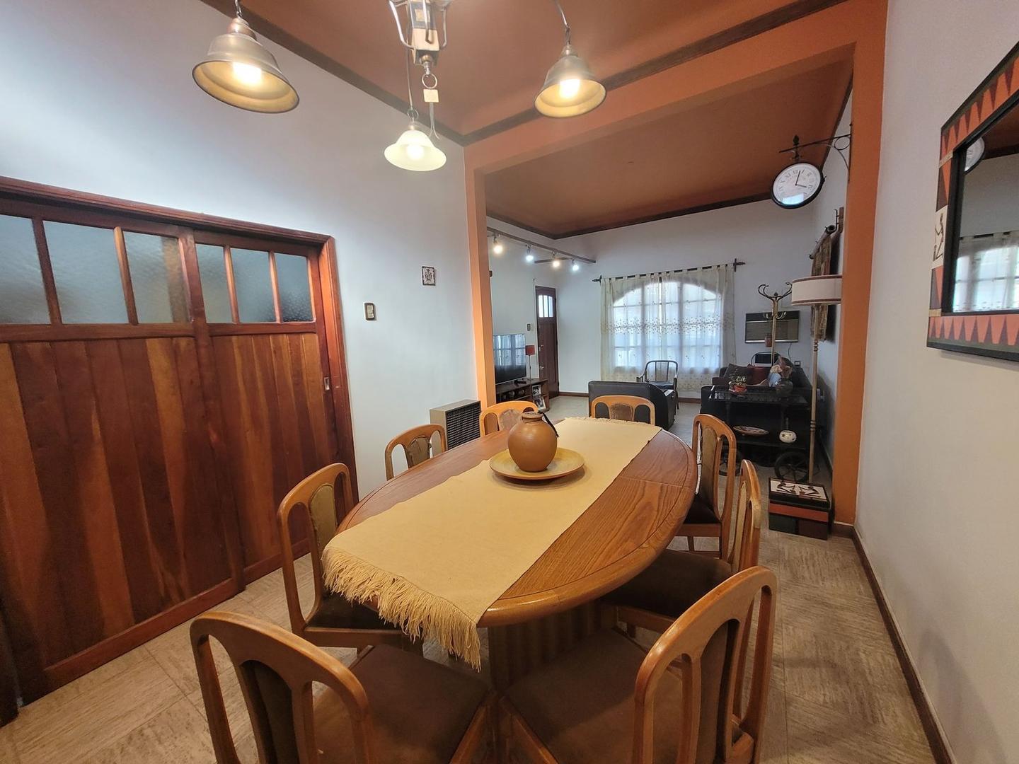 Casa 3 ambientes con 2 baños