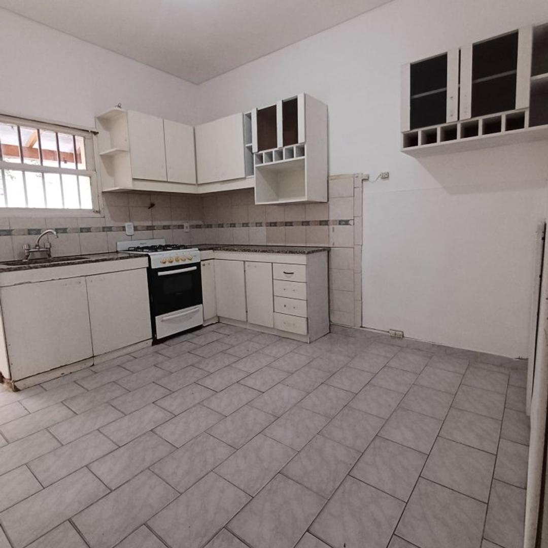 Depto Tipo Casa en Alquiler con 1 cocheras