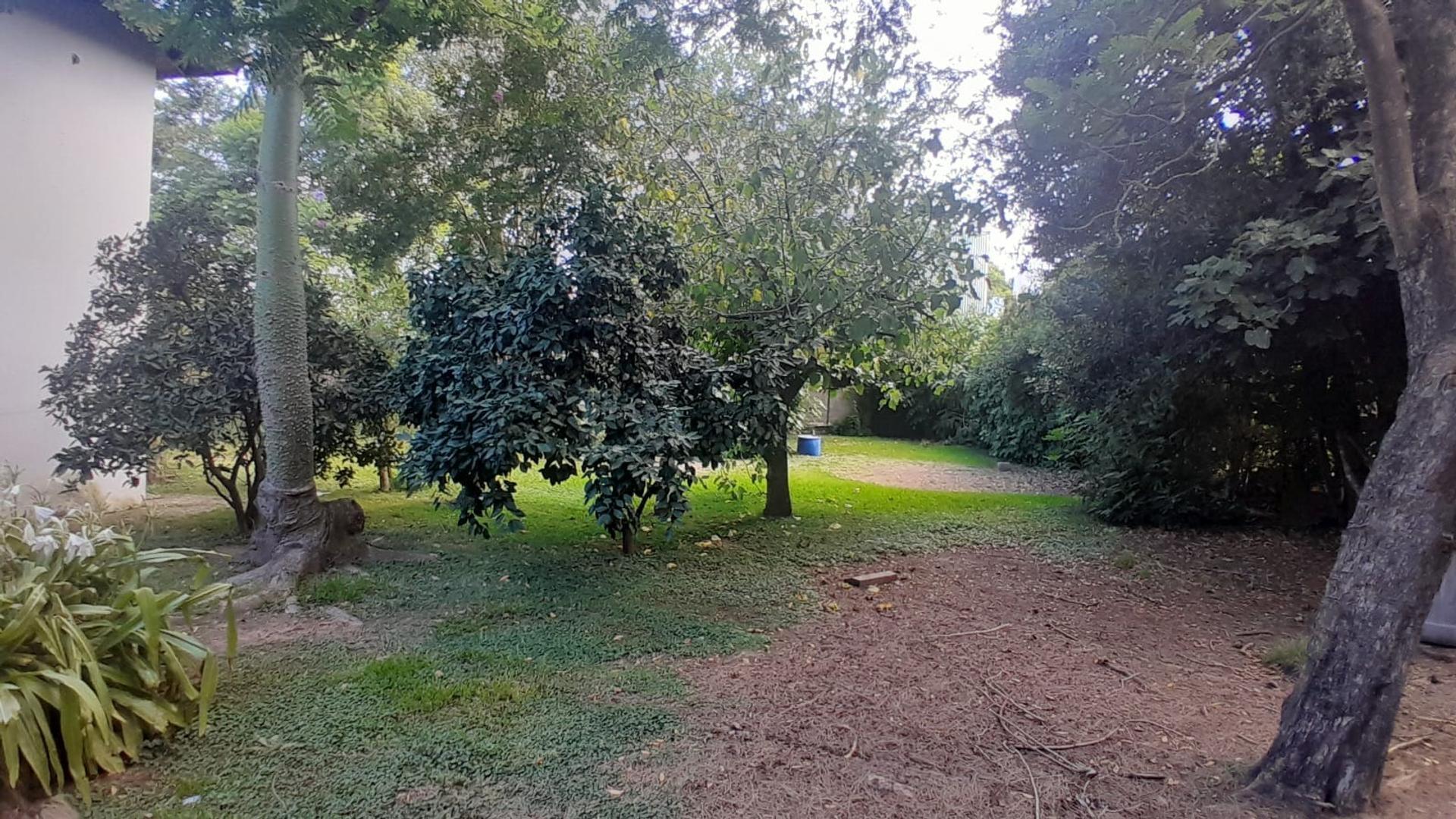 Casa en Alquiler con 1 cochera