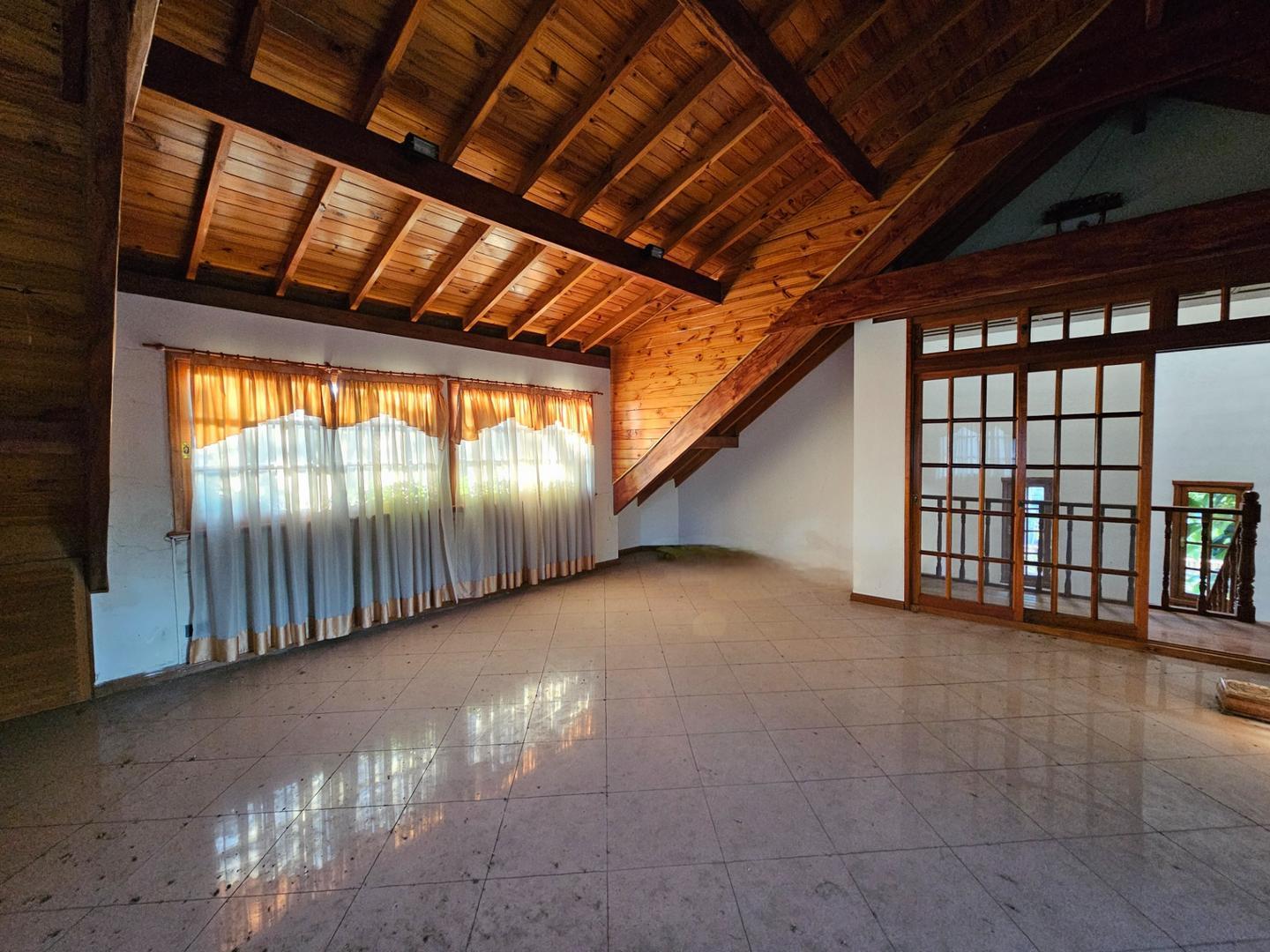 CHALET 4 AMB SOBRE LOTE 17 X 60 M. EN VILLA BALLESTER