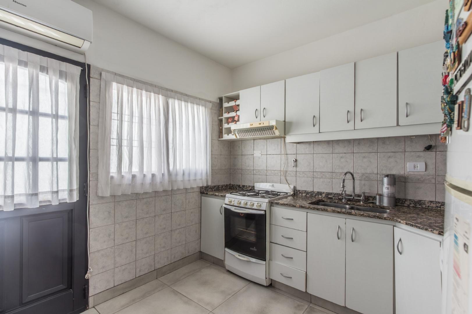 DUPLEX 3 1/2 AMBIENTES - CON COCHERA Y PATIO - APTO CREDITO HIPOTECARIO