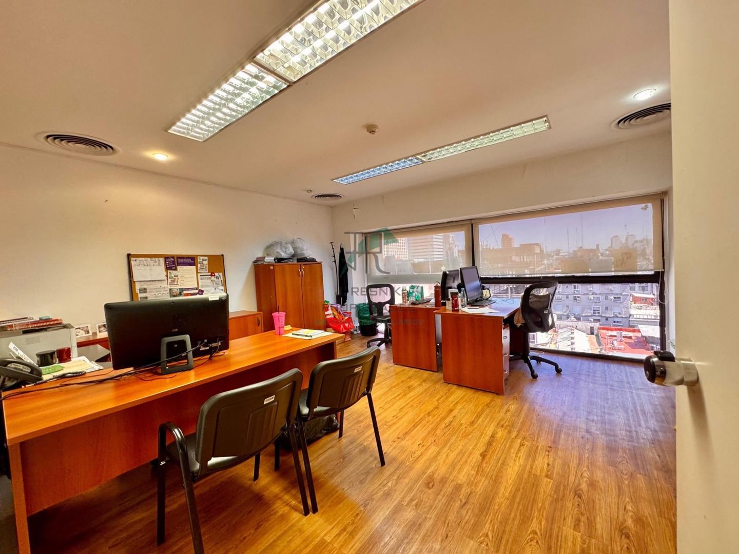 oficina con cocheras. Muy luminoso. centro