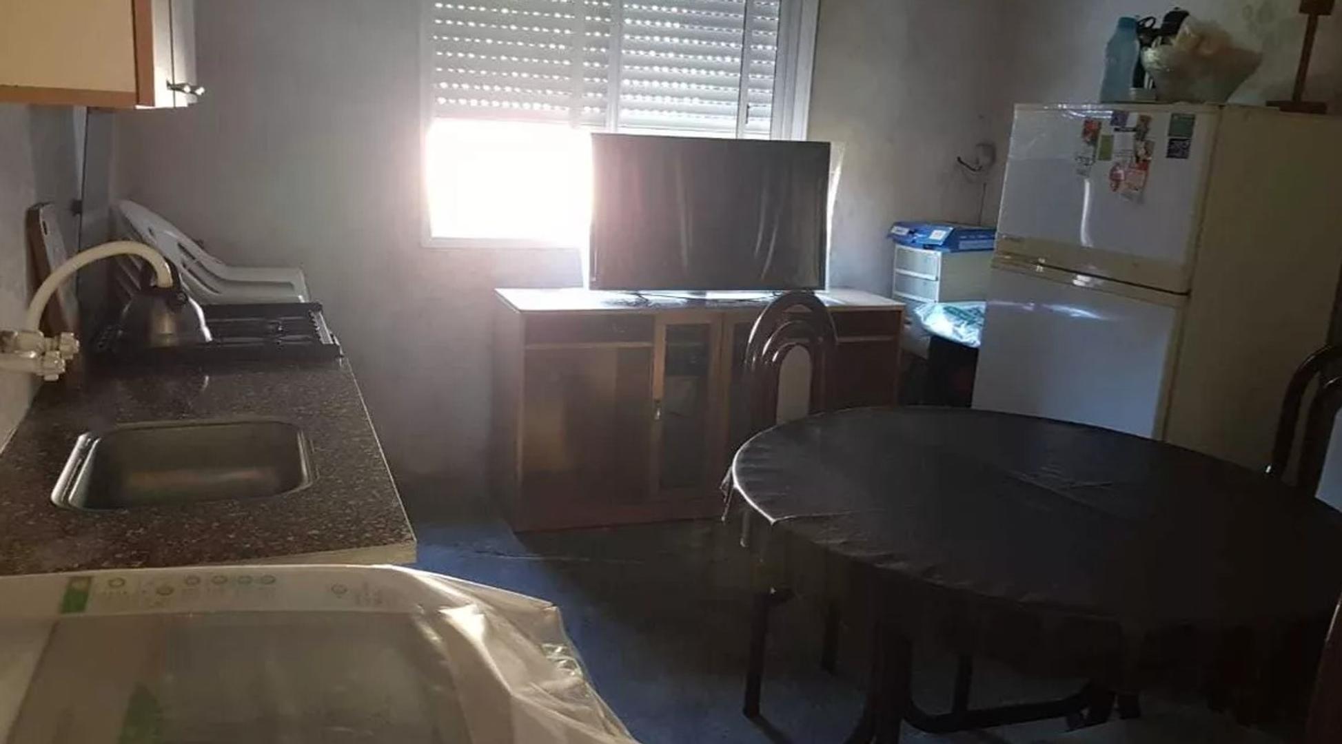 Casa 2 ambientes con 1 baño