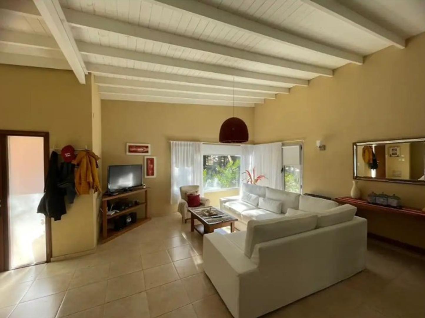 Casa en Alquiler Temporal en Barrio Cerrado Costa Esmeralda, USD 3.000