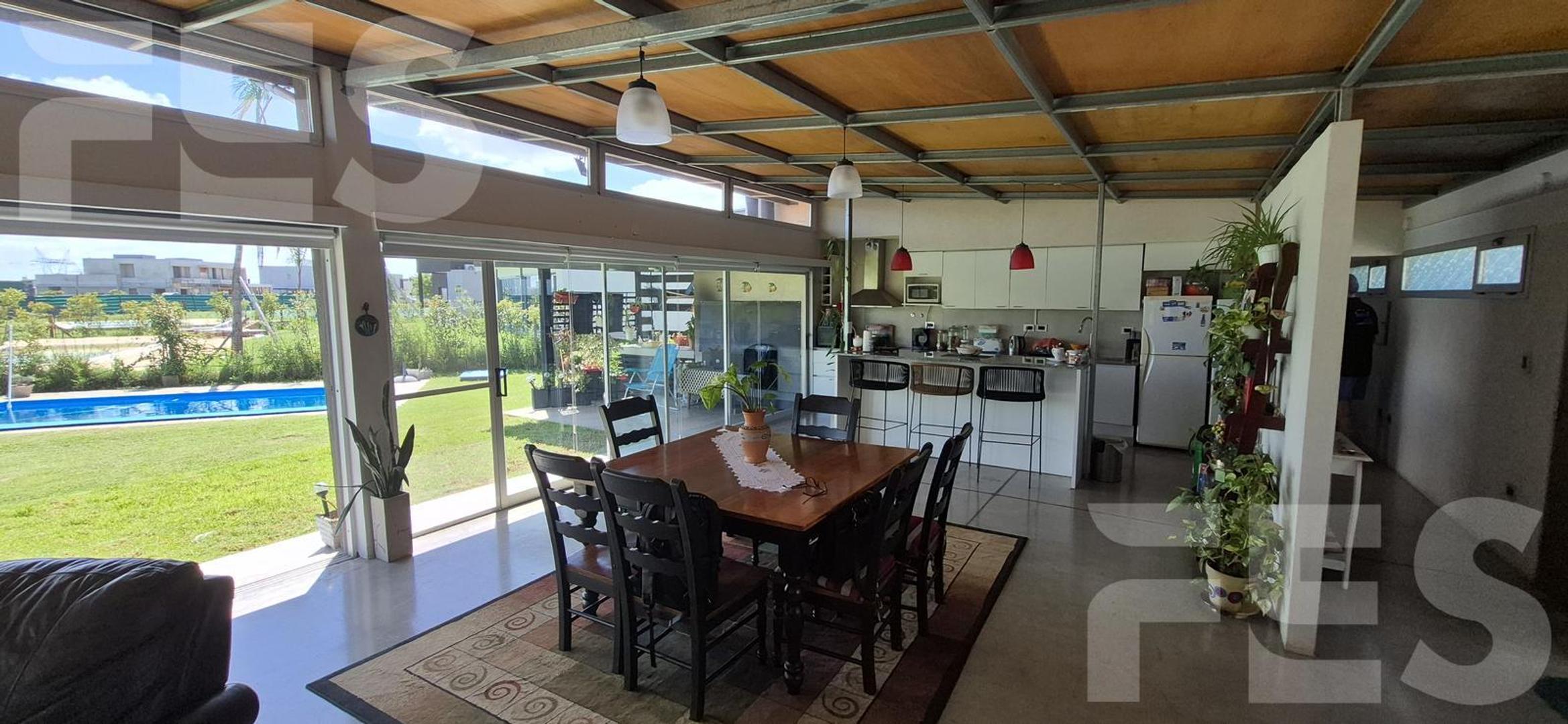 Casa 4 ambientes con 3 baños