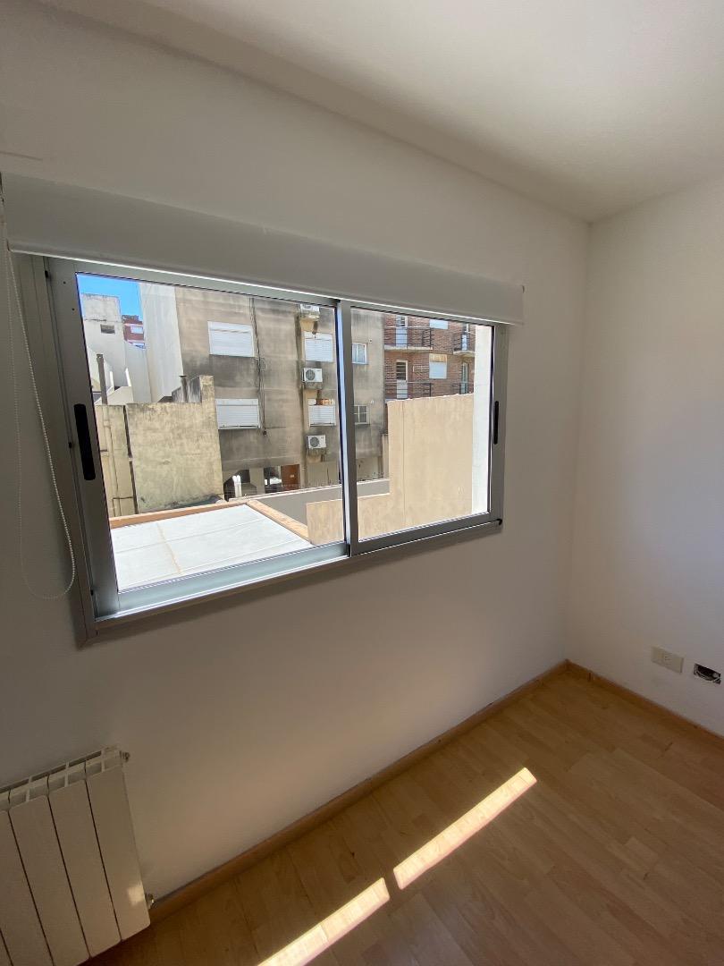 Departamento en Alquiler en Castelar Sur, $ 650.000