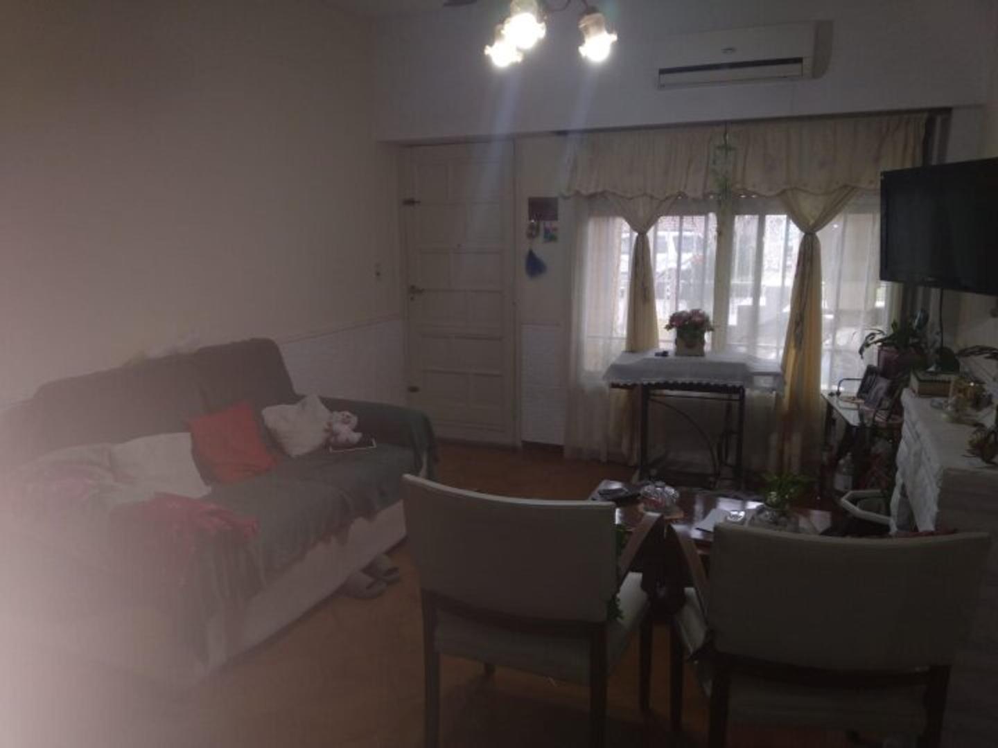 Casa 8 ambientes con 3 baños