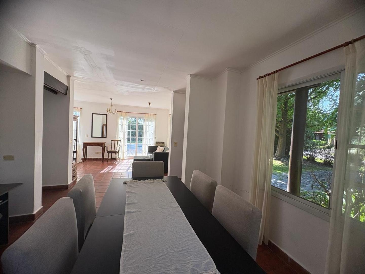 Casa 4 ambientes con 3 baños