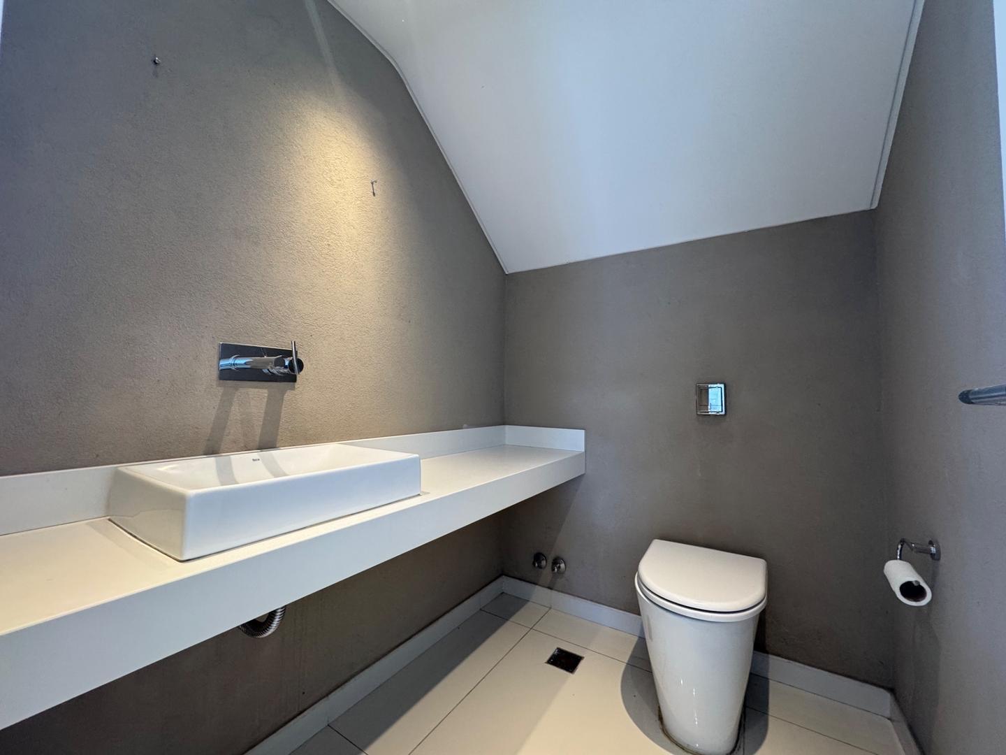 Casa 4 ambientes con 4 baños