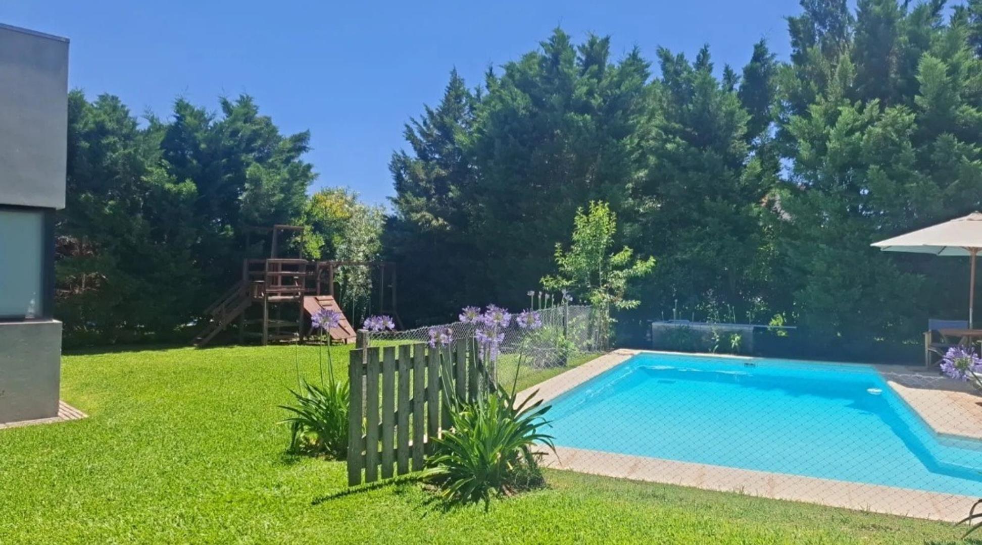 Casa 4 ambientes con 2 baños