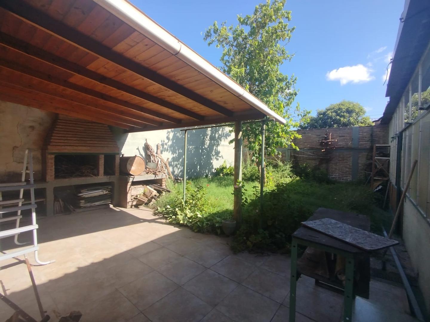 A REFACCIONAR, CASA EN BARRIO LOS OLMOS SUR