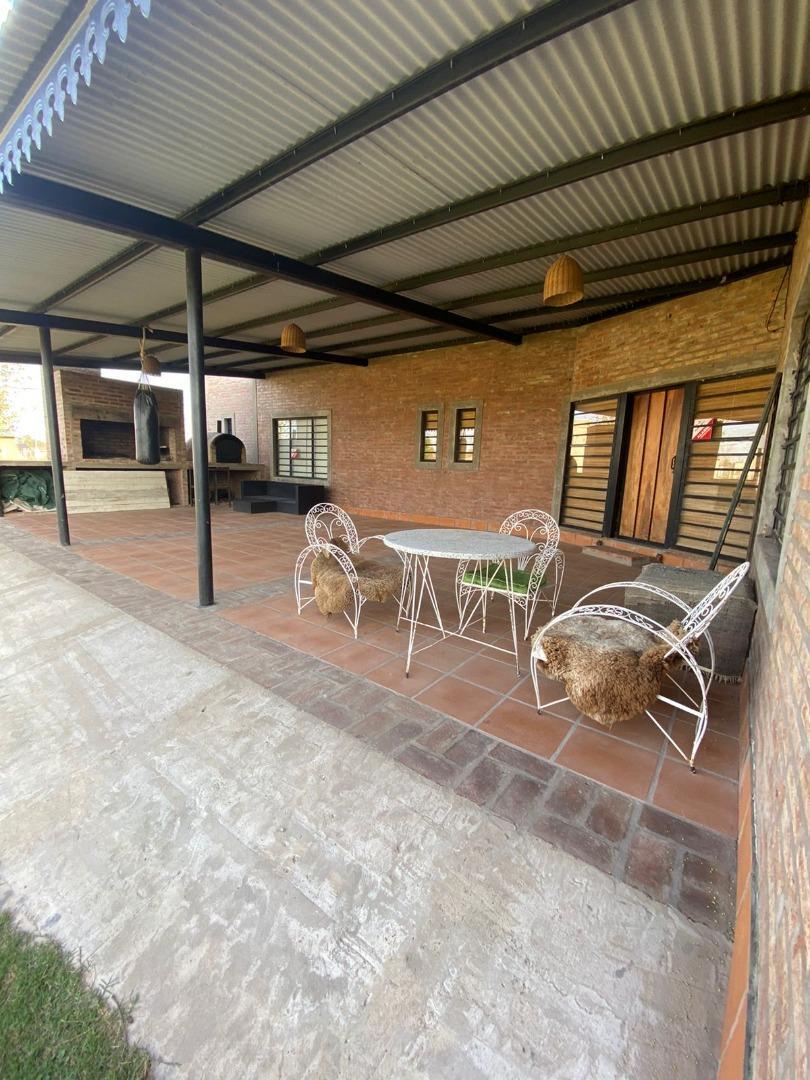 Casa 3 ambientes con 2 baños