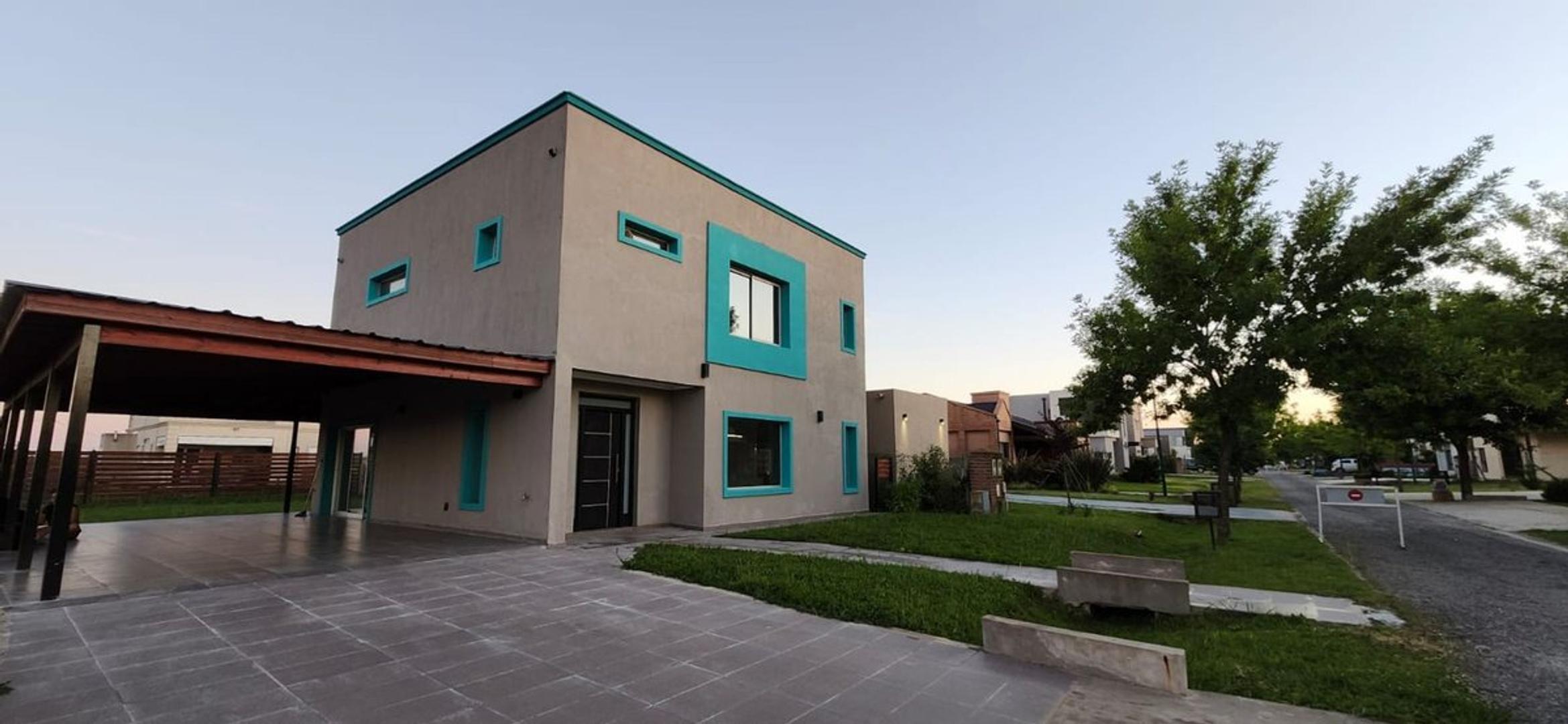 Gran Casa en Venta  4amb - B. Laguna Azul