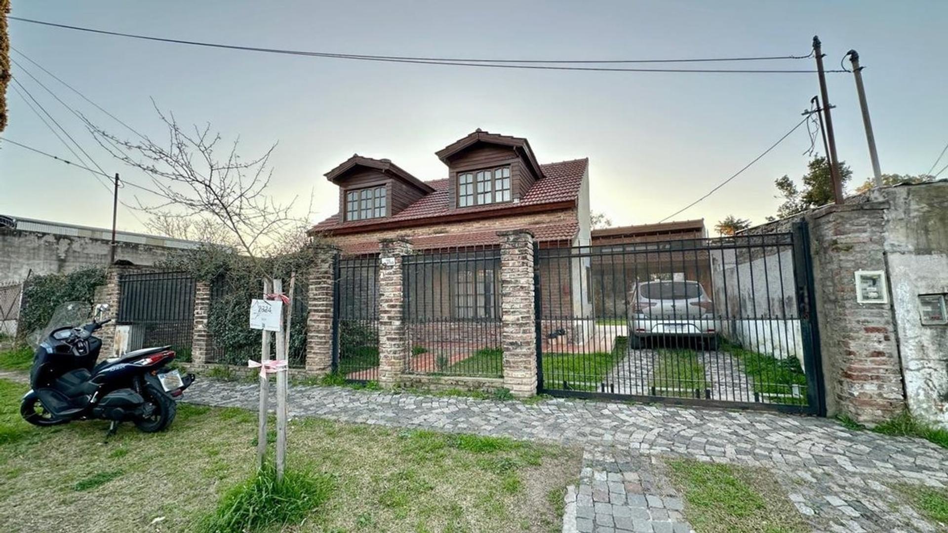 CASA 4 AMB EN VENTA HURLINGHAM LOTE DE 384 MTS