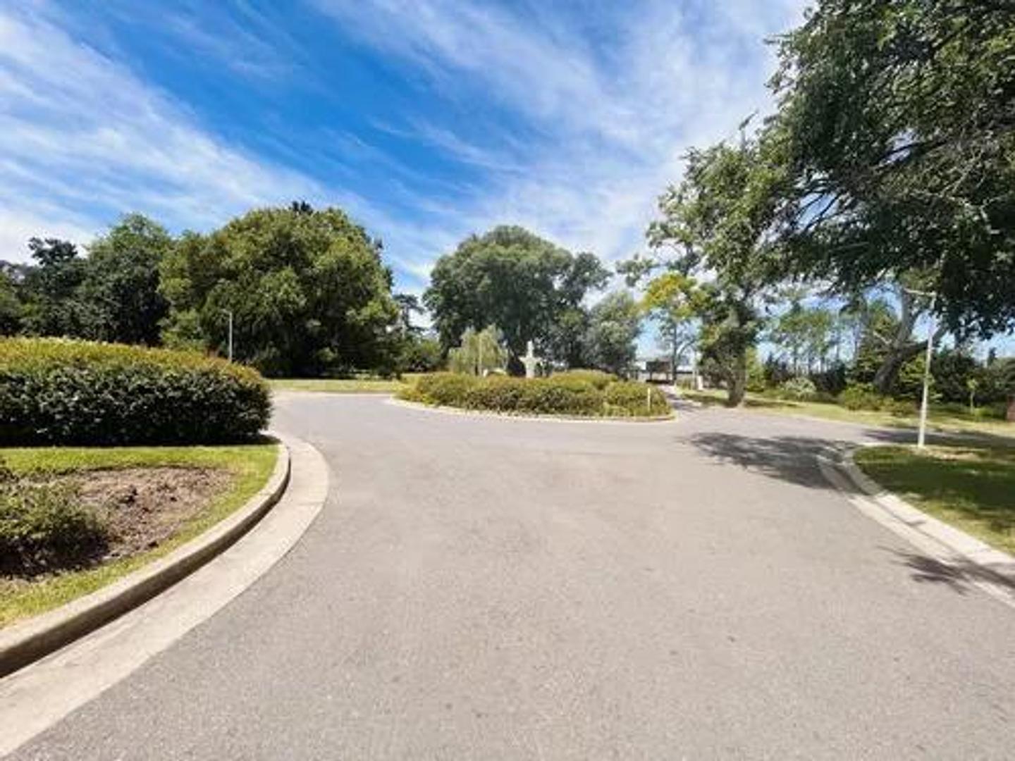 Precioso lote en barrio Monet. Cardales, Campana.