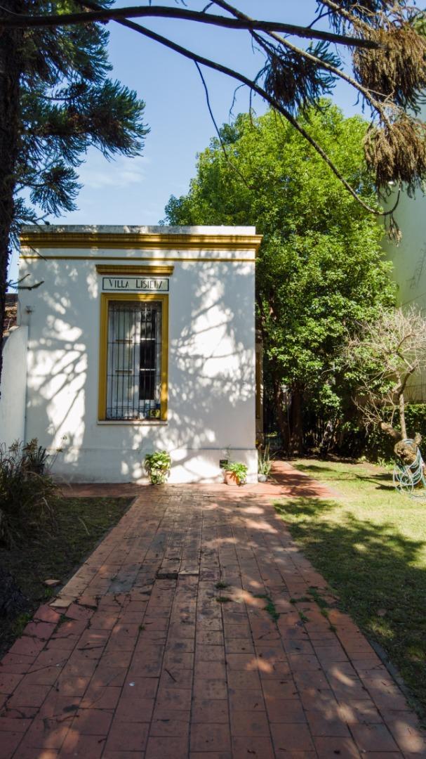 Casa  de tres ambientes en venta en Haedo Chico