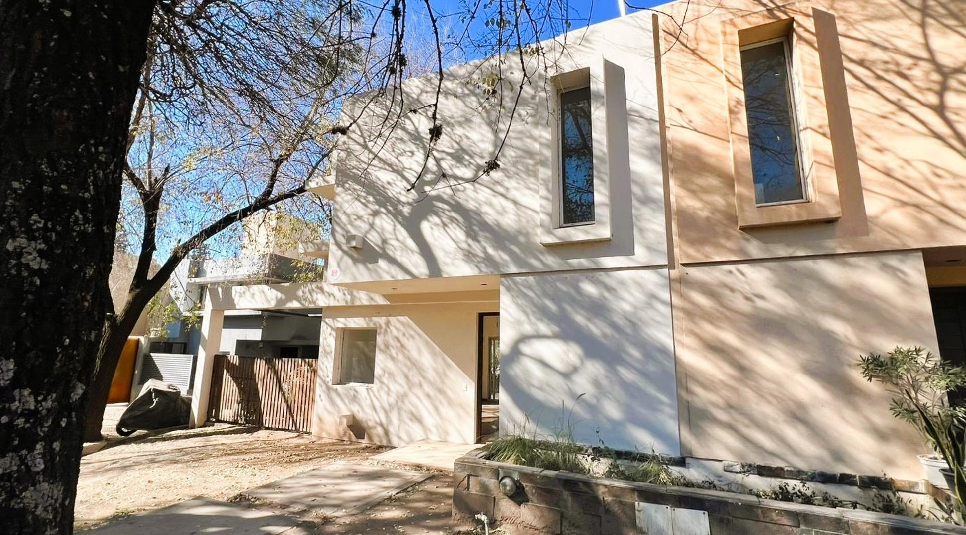 Villa Walcalde Duplex En Venta En Housing Cerrado