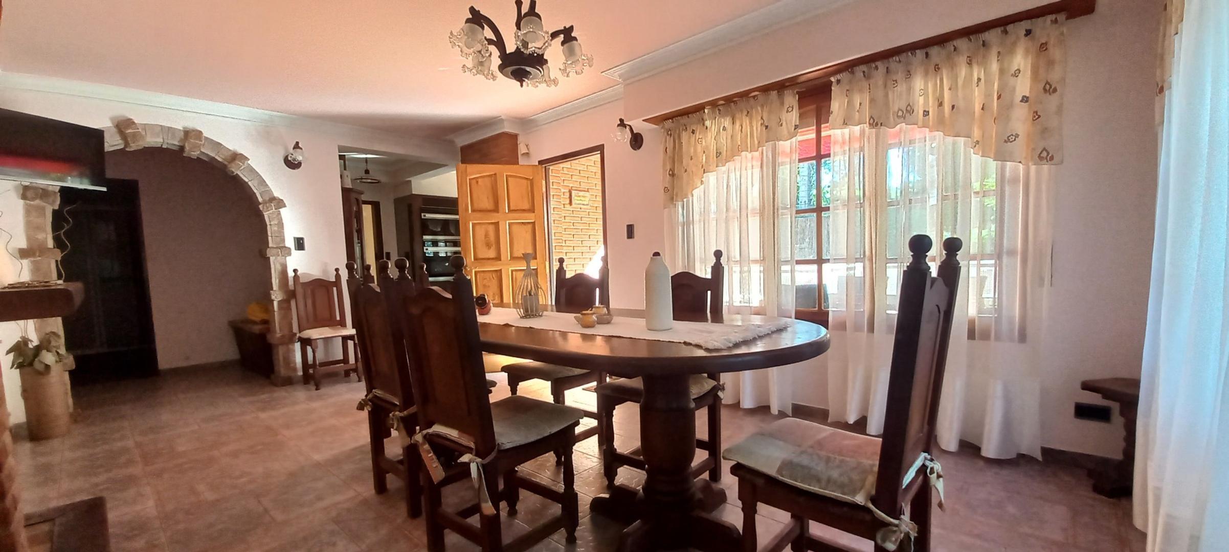 Casa 5 ambientes con 3 baños