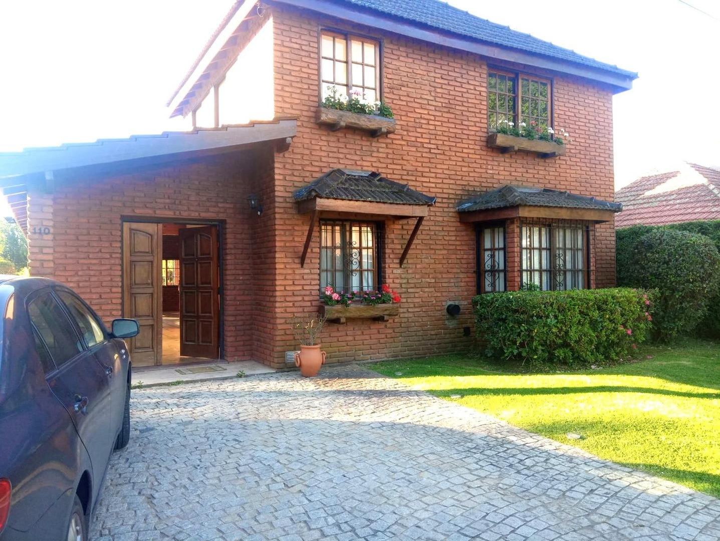 Casa 4 ambientes con 3 baños