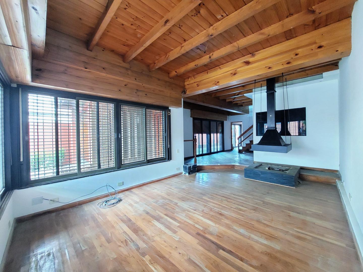 Casa 4 ambientes con 5 baños