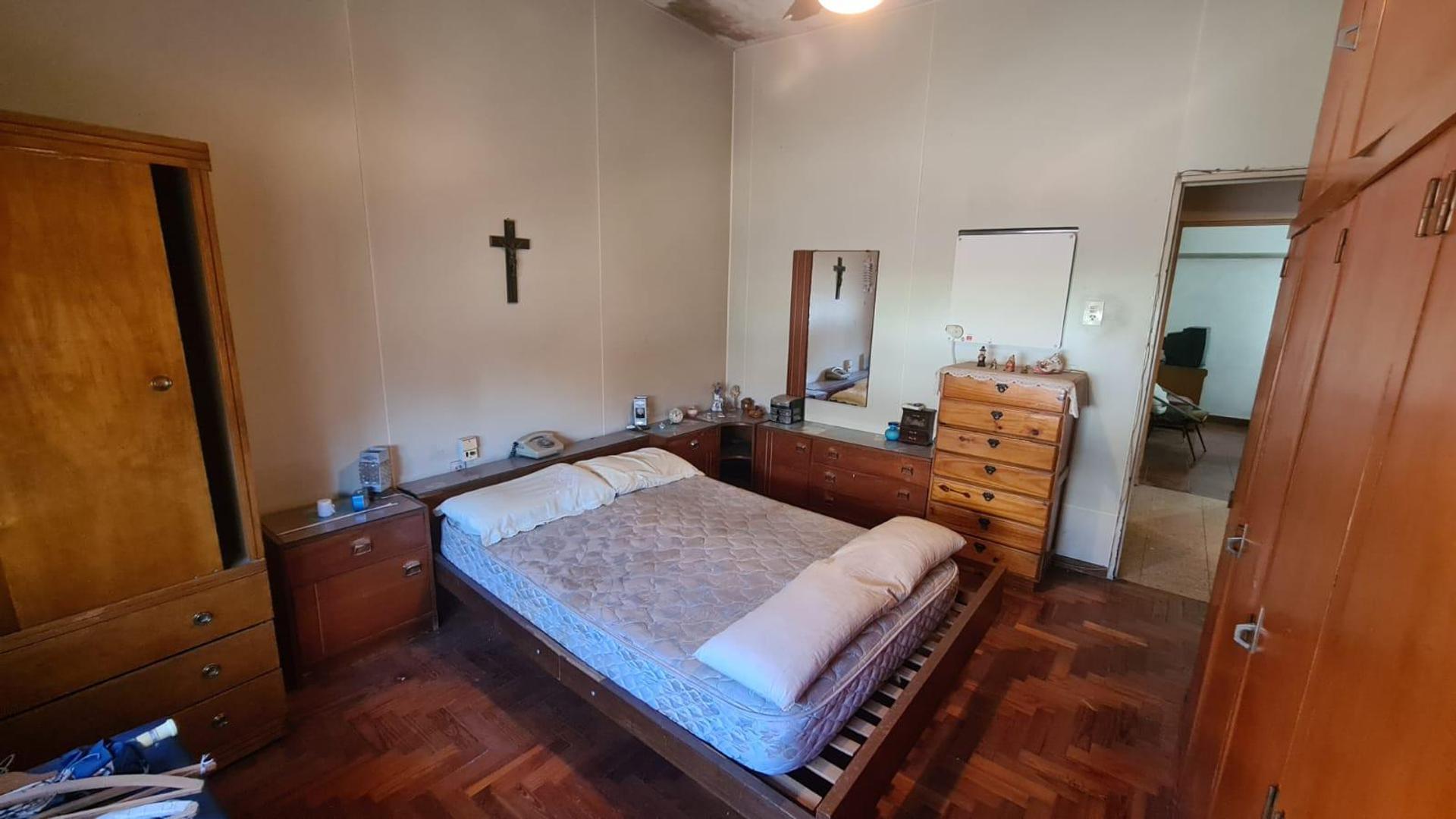 Casa 3 ambientes con Garage y 2 Locales en Ballester