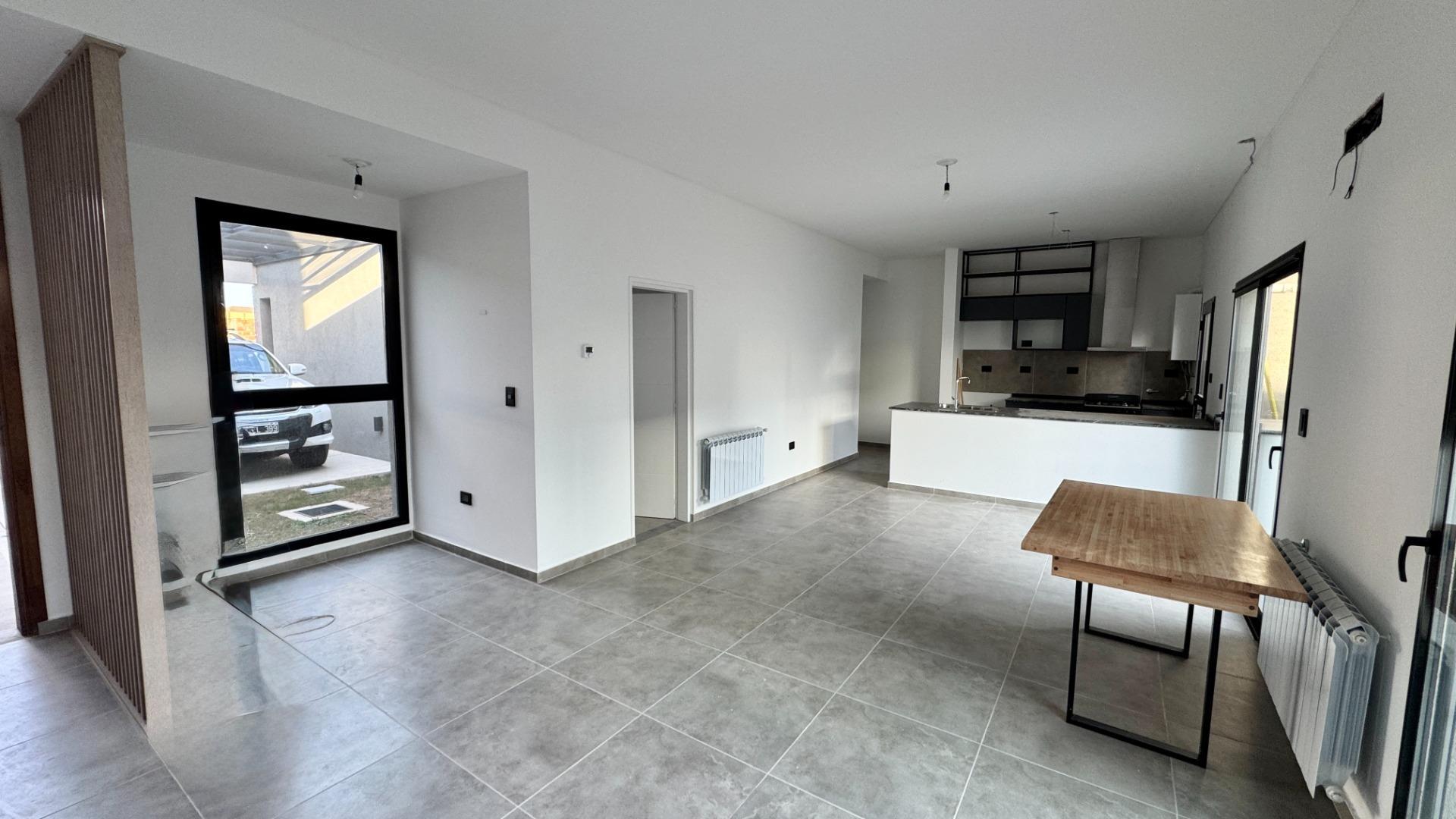 Casa 3 ambientes con 2 baños