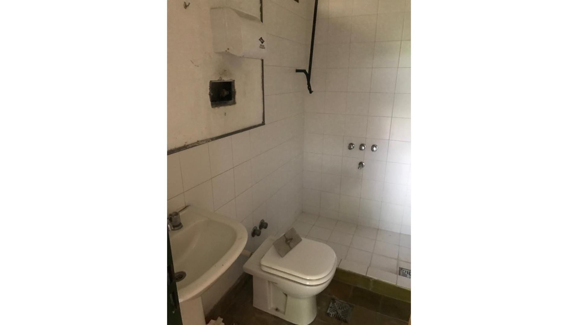 Casa 13 ambientes con 5 baños