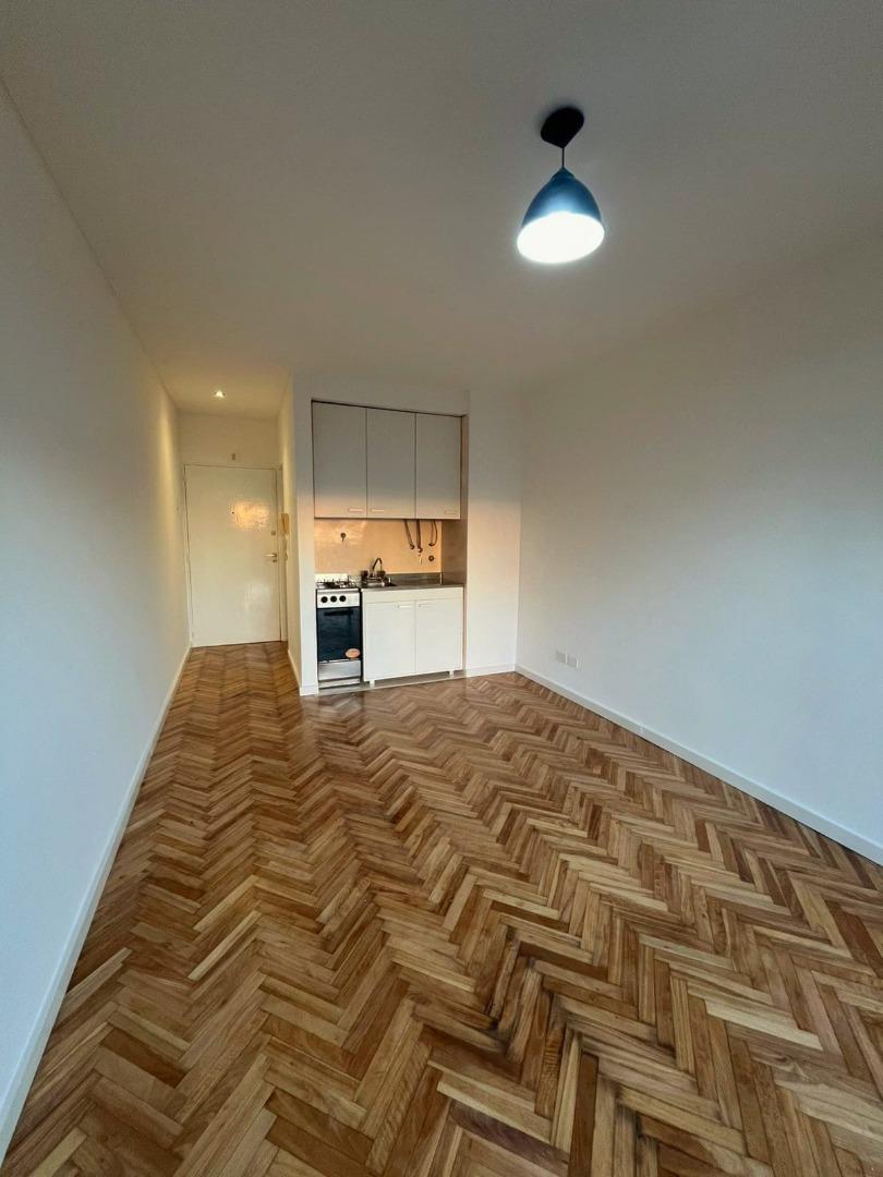 1 AMB. AL FRENTE CON BALCÓN S/AVDA. DEL LIBERTADOR!