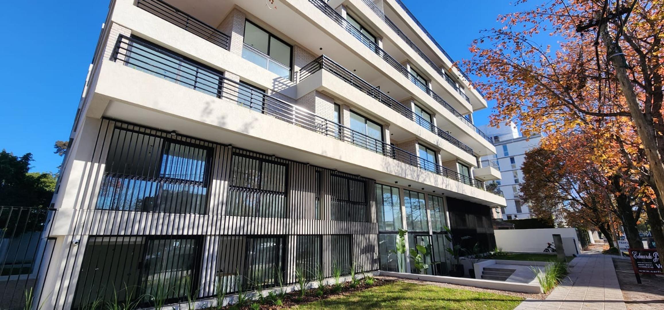 Venta departamento 4 ambientes con terraza propia