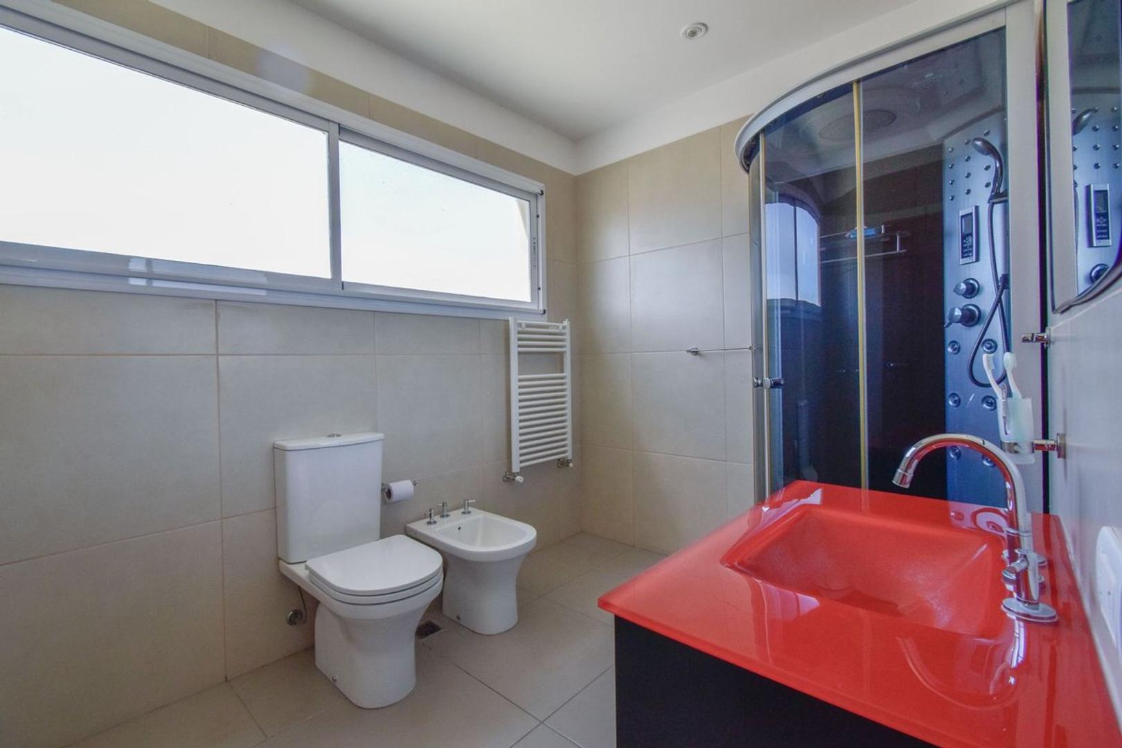 CASA EN VENTA BARRIO SAN LUCAS SALIDA LAGUNA