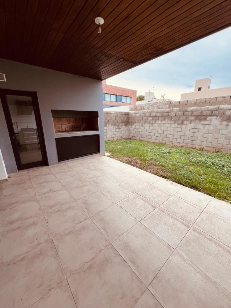 Casa en Venta en La Calandria, USD 170.000