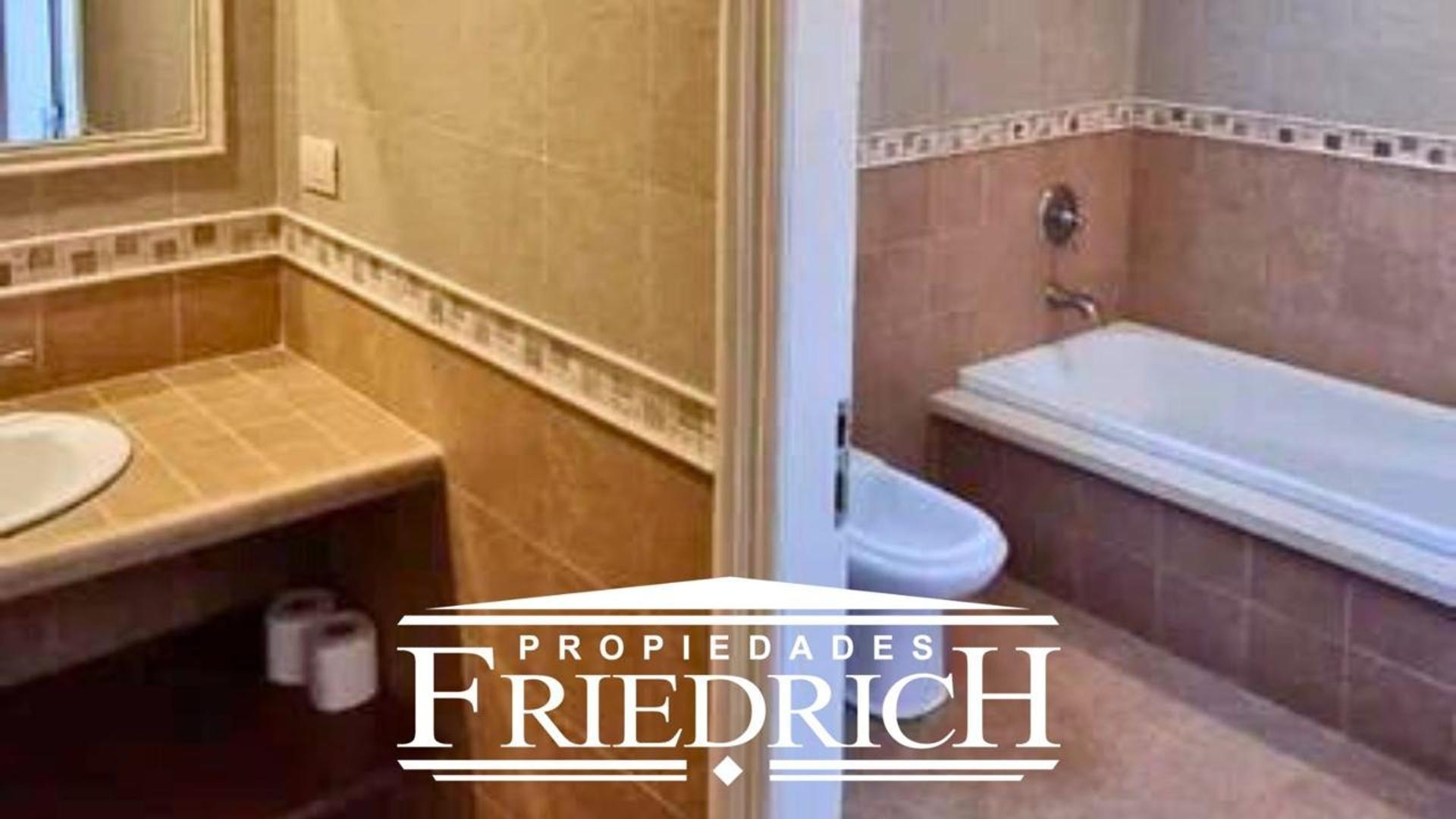 Casa en Venta con 4 cocheras