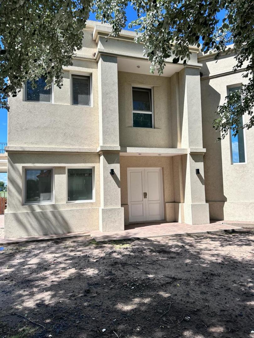 Casa en Alquiler 4 ambientes en Haras del Sur 3