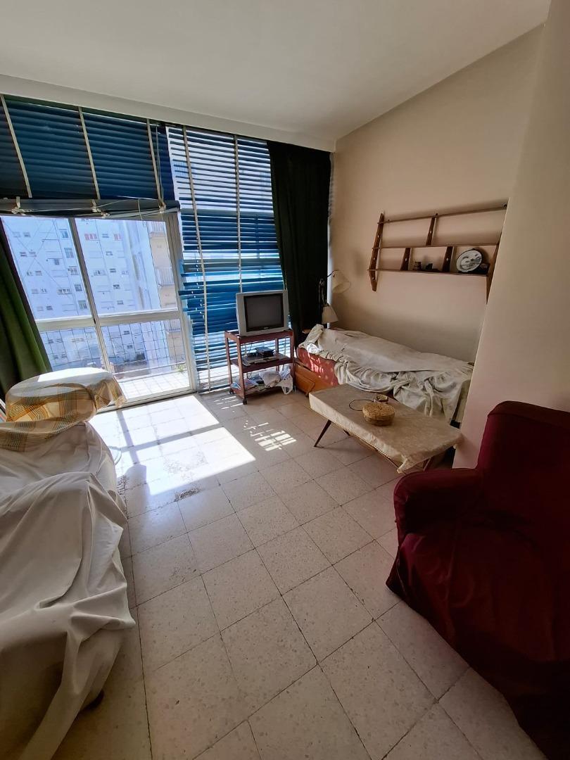 Falucho 1700 , Piso 6