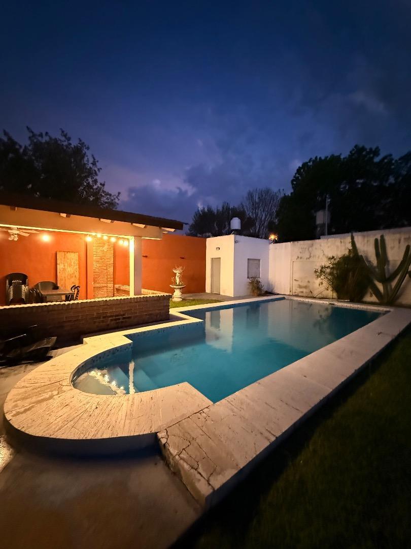 Casa 4 ambientes con 2 baños