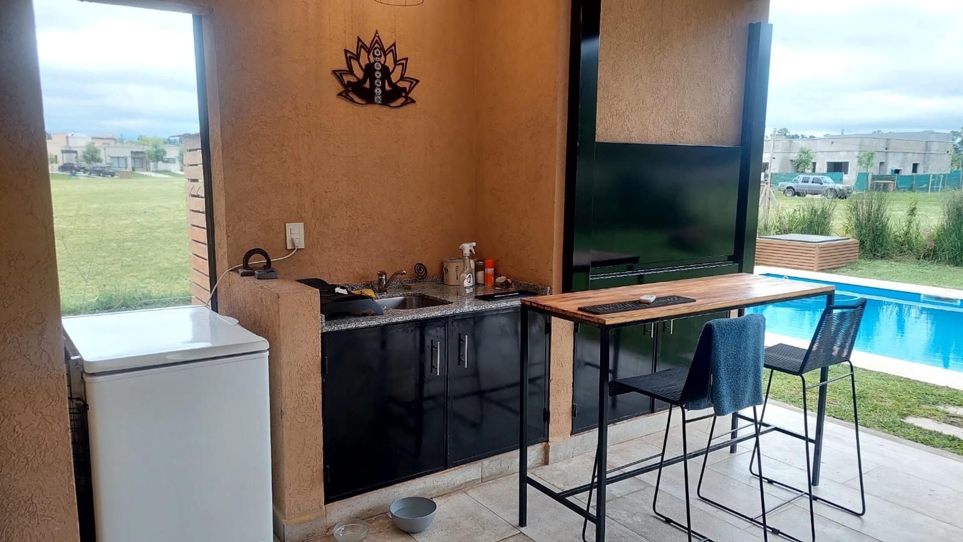 Santo Tomas Mariano Acosta 3000