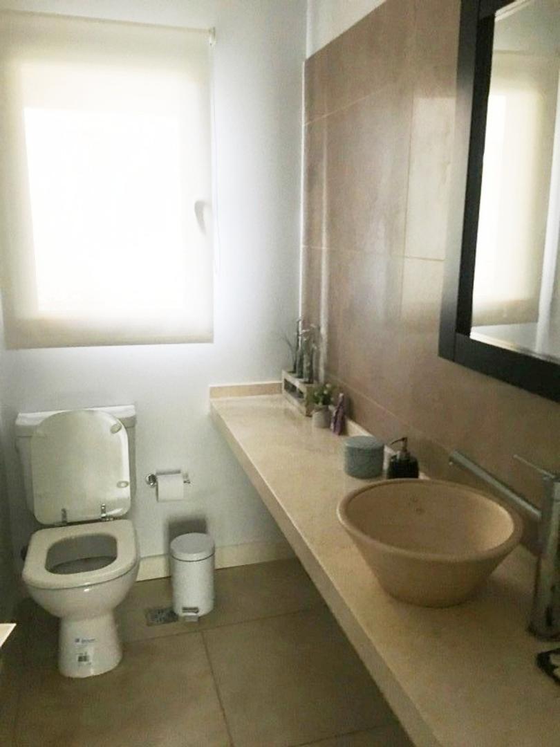 VENTA CON RENTA  usd 420.000.- 3 dorm + dep + pil +garage