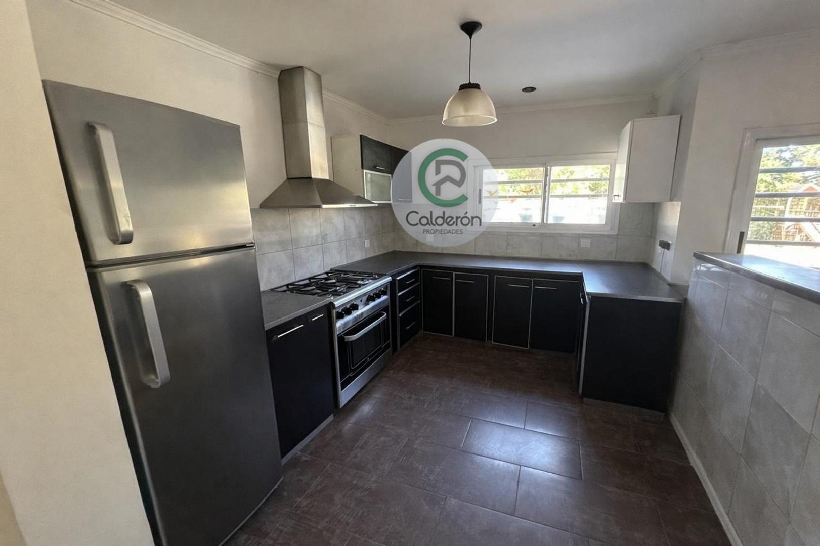 Casa en Venta con 4 cocheras