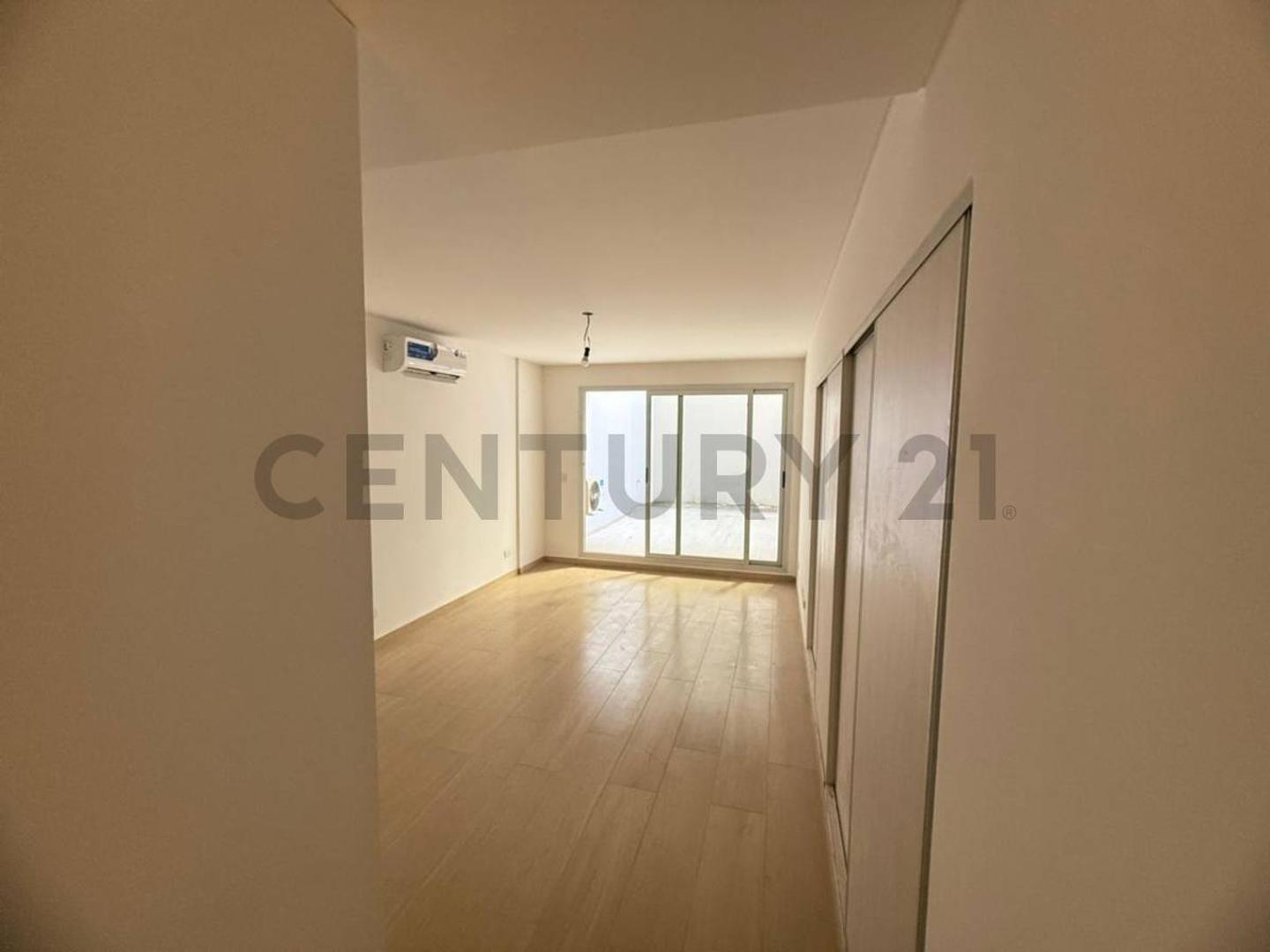 Montañeses 2200, Piso 0