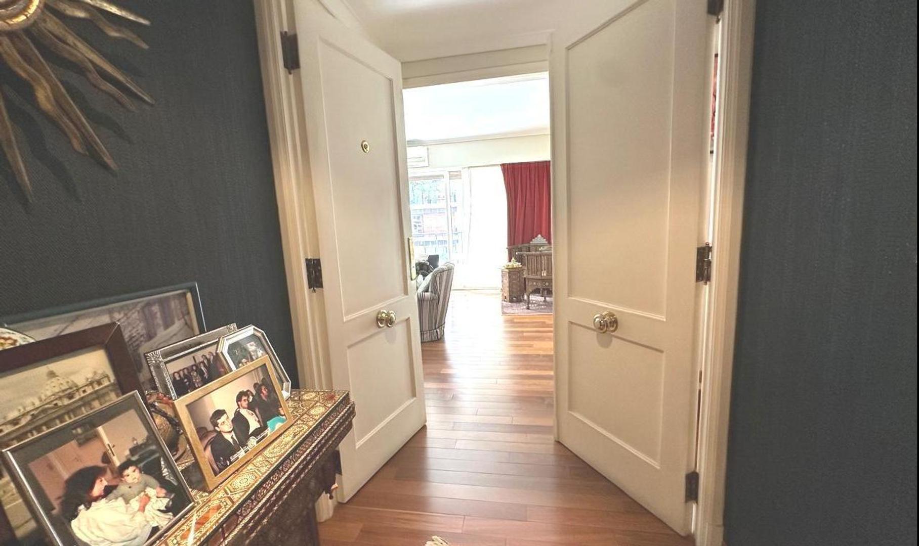 Departamento en venta en Recoleta. 2 Dormitorios. Luminoso. Cochera fija.