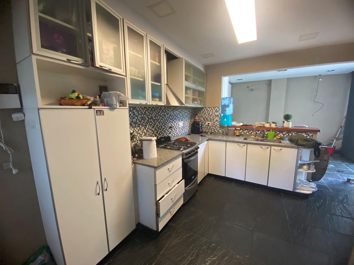 Casa 6 ambientes con 3 baños