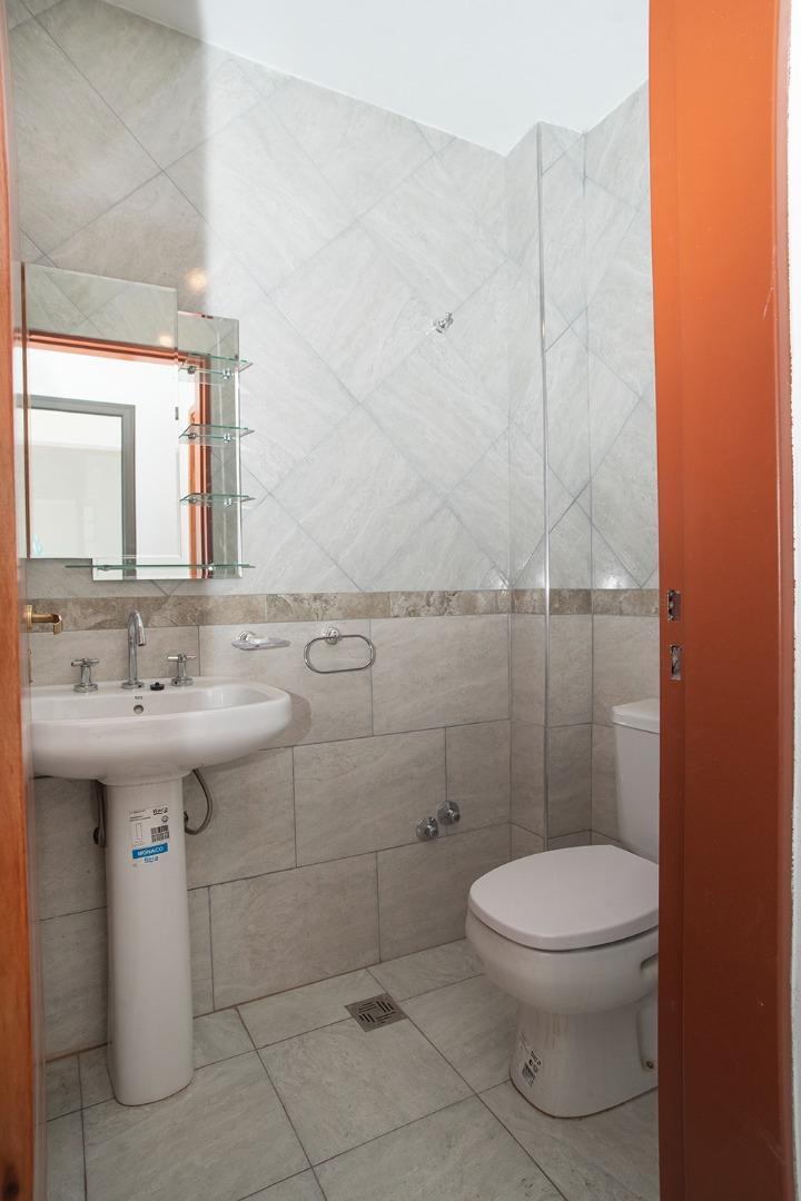 Depto Tipo Casa 4 ambientes con 2 baños