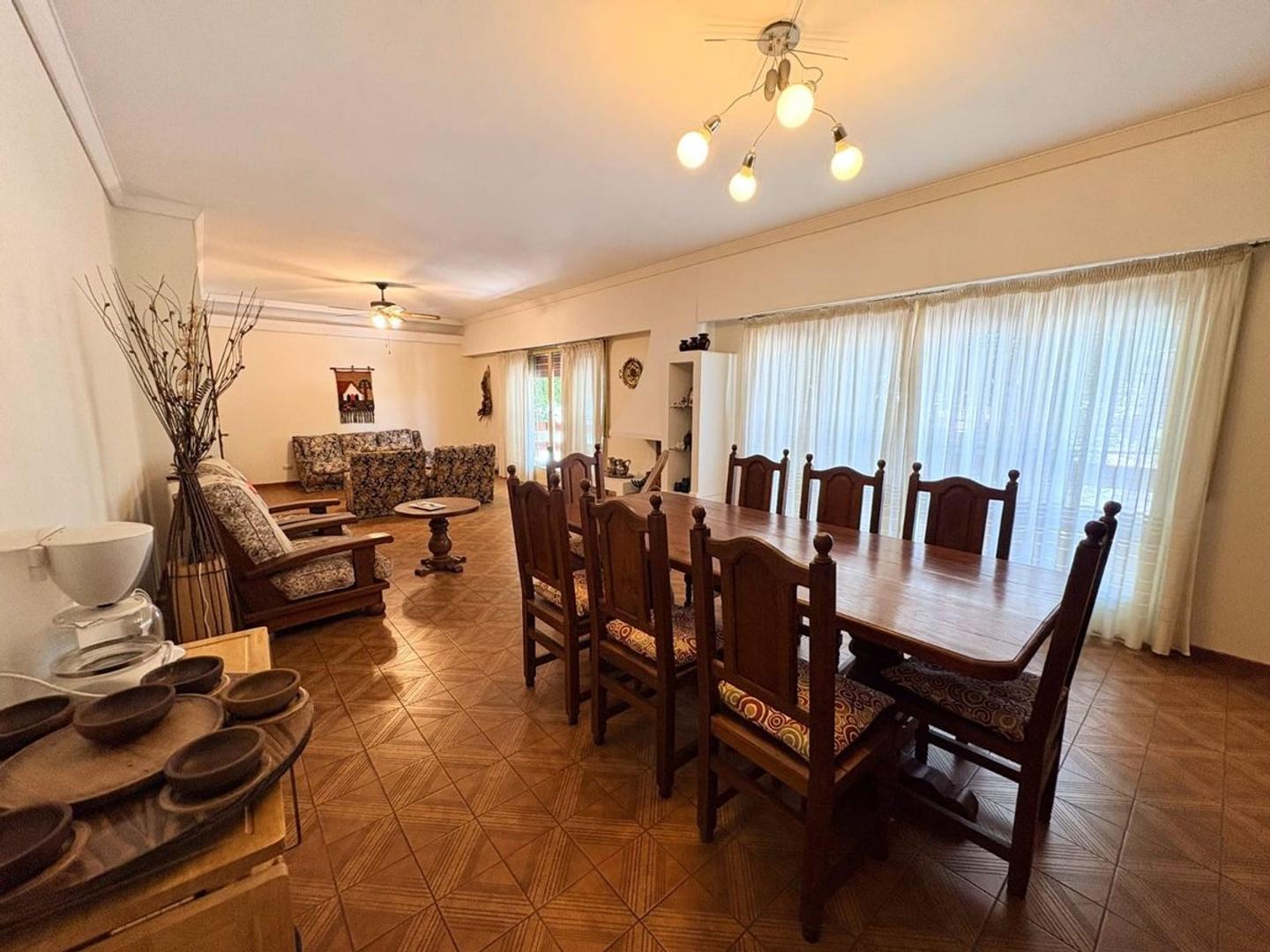 CASA 4 AMB CON 1 DPTO Y 2 LOCALES EN PB CASEROS