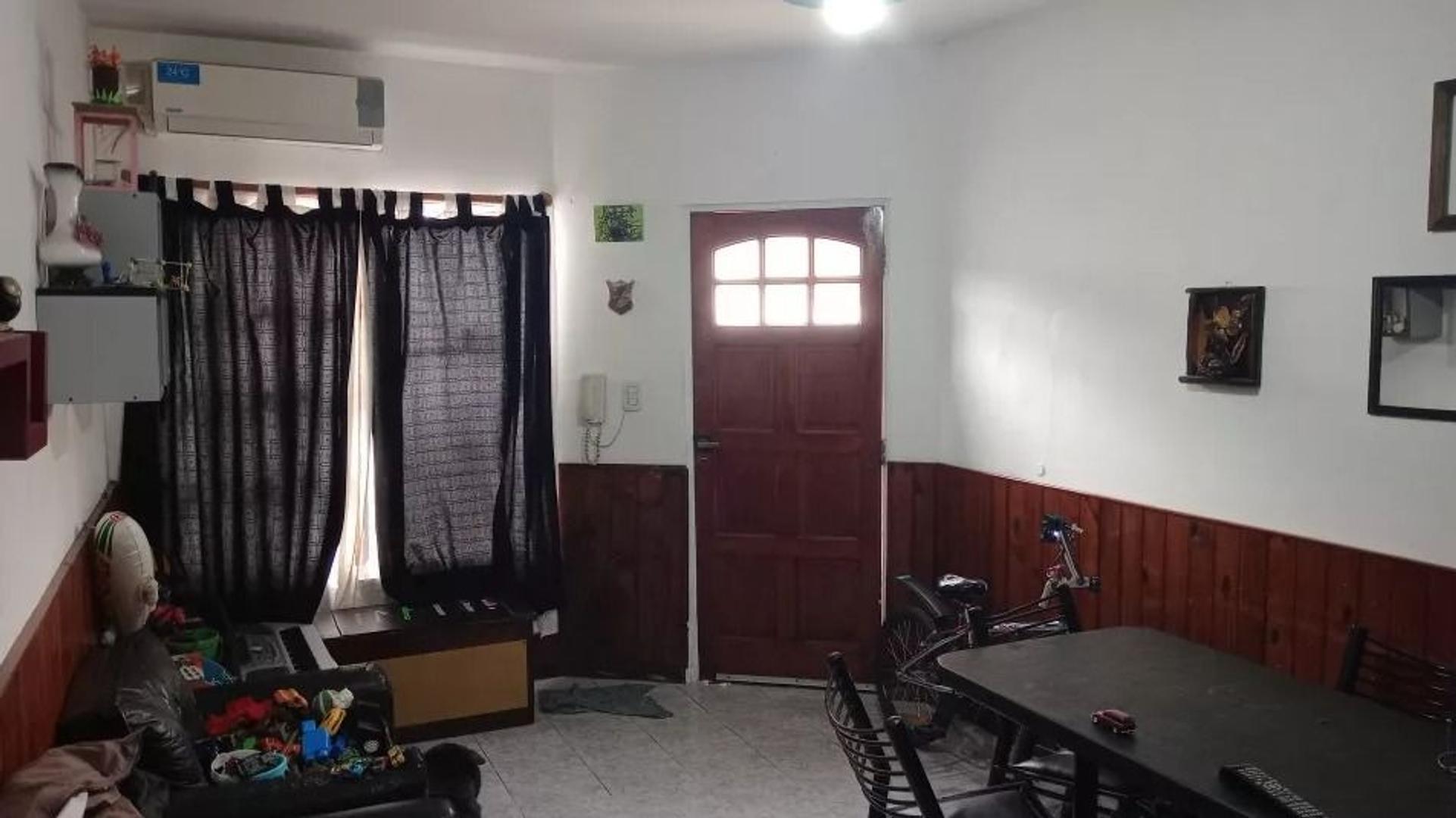 Casa 5 ambientes con 2 baños
