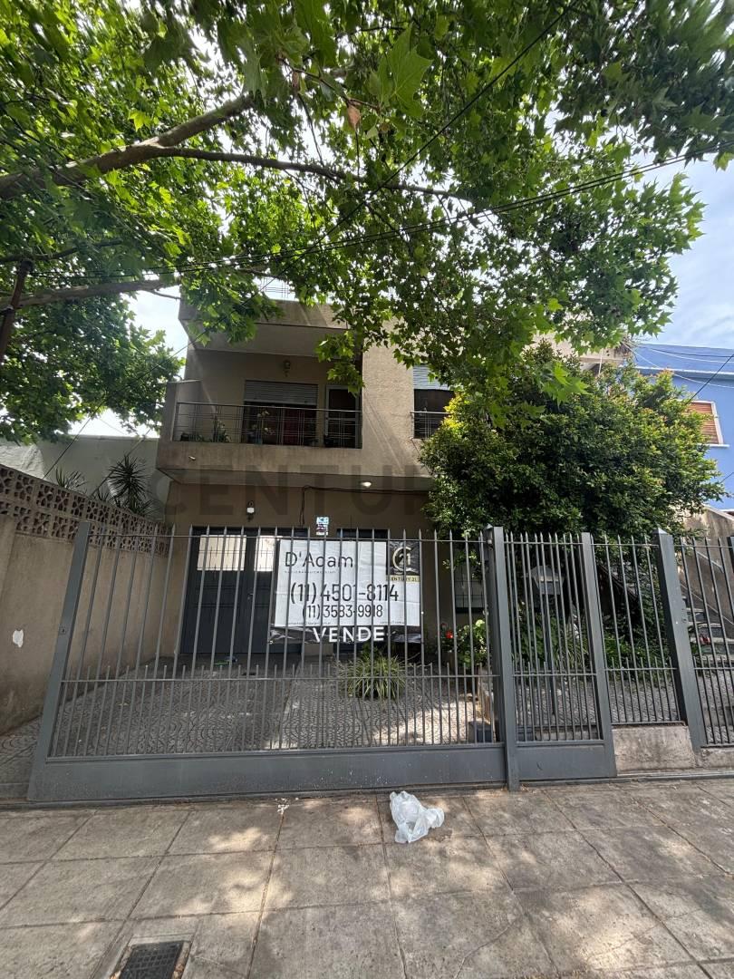 Rivadavia 2200, Piso 0