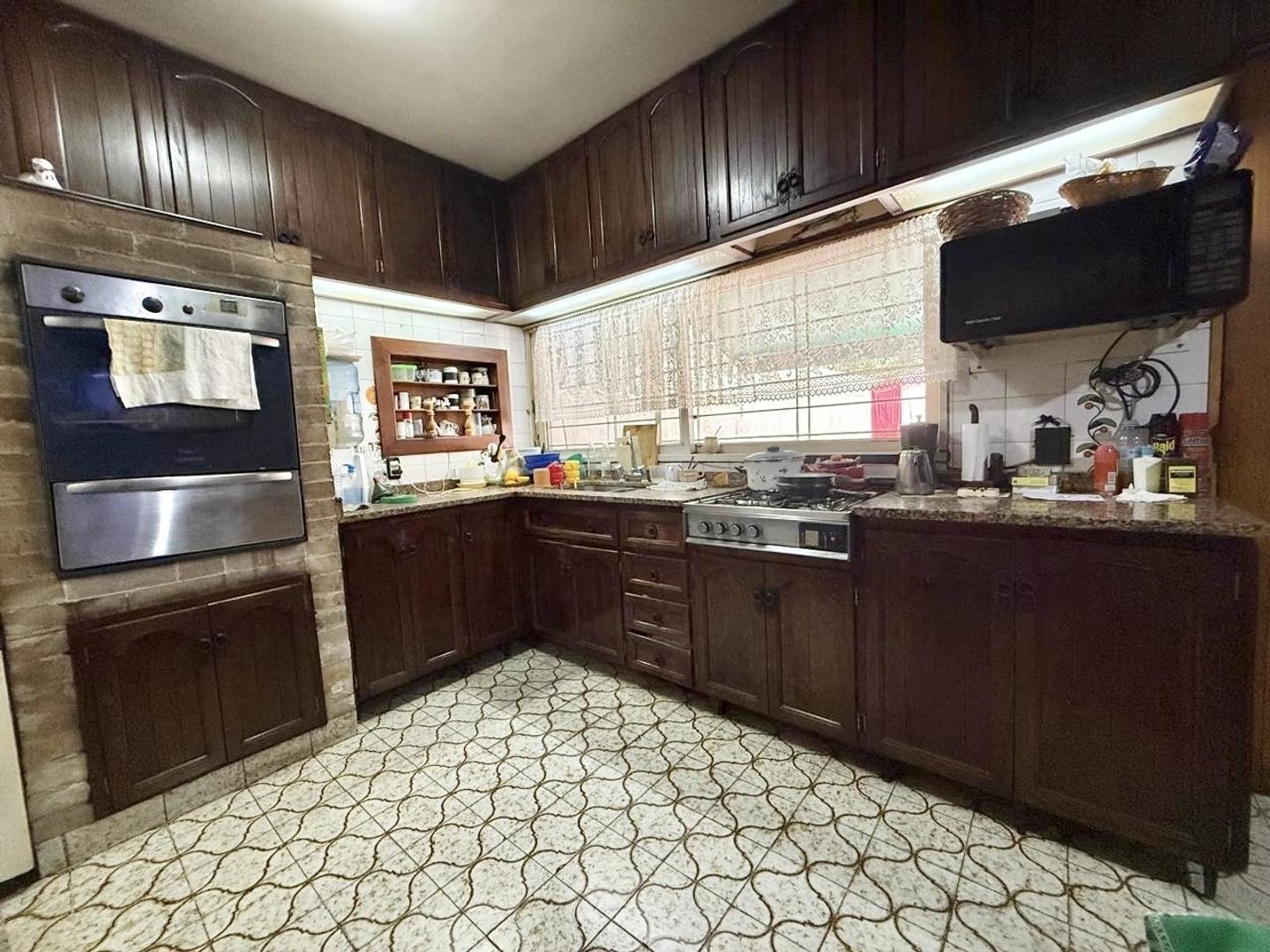 Casa 5 ambientes con 4 baños