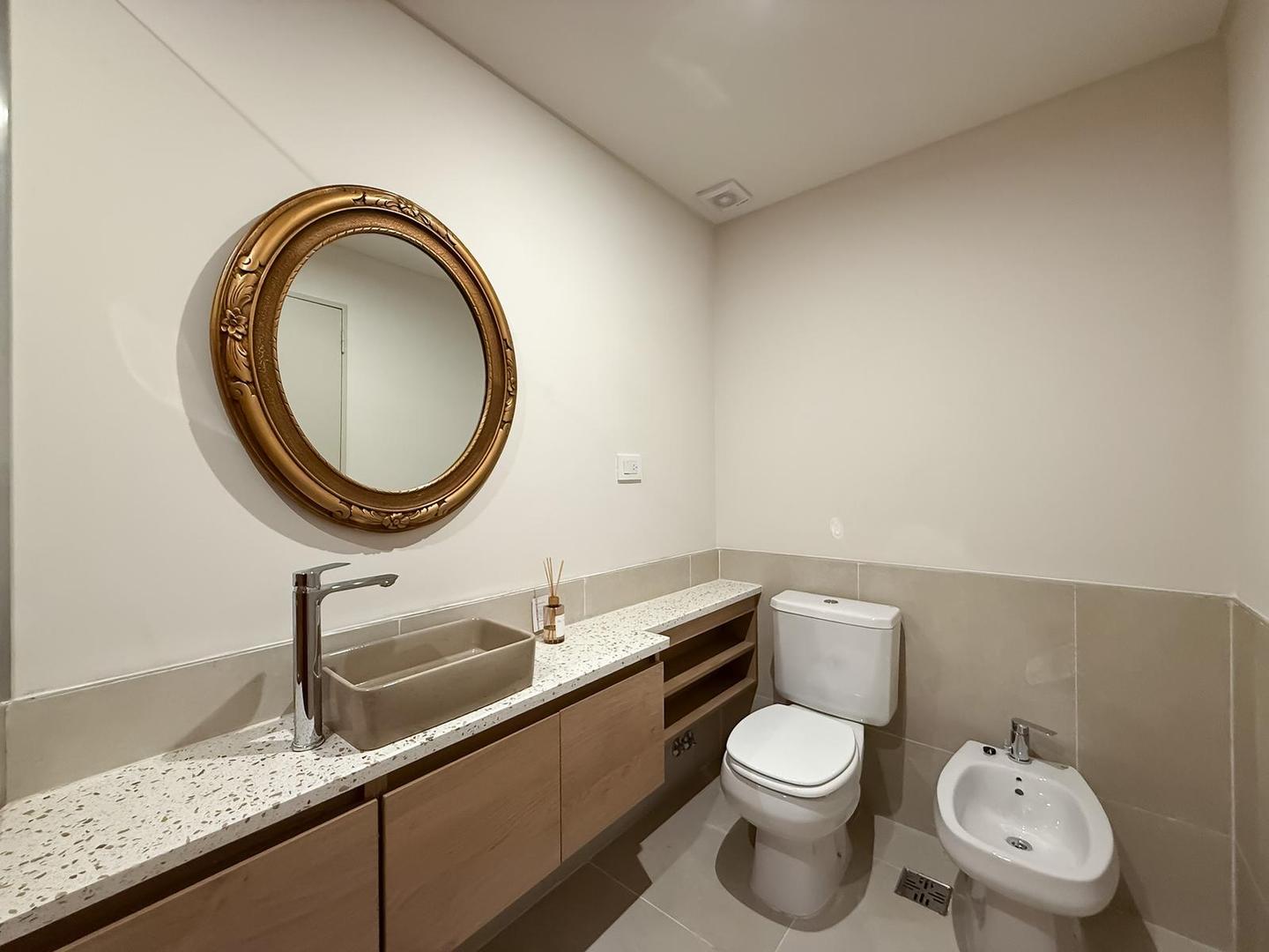 Casa 5 ambientes con 3 baños